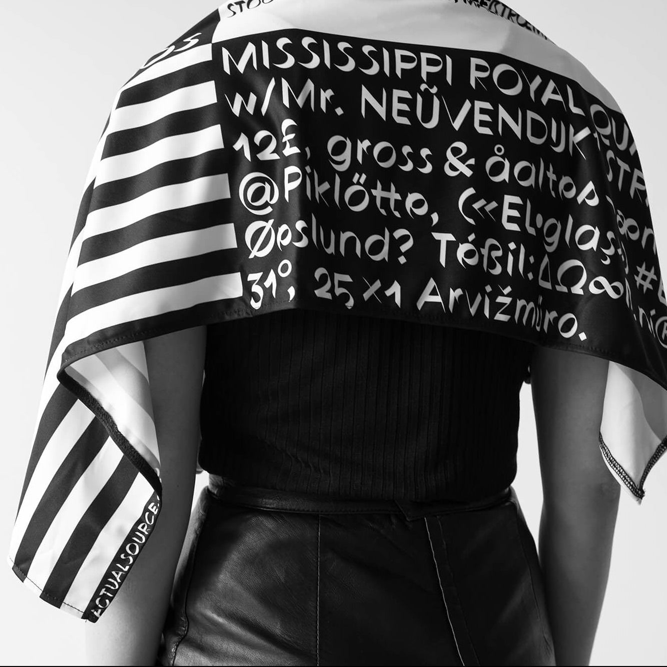 Jan Horcik: Oasis Font + Scarf